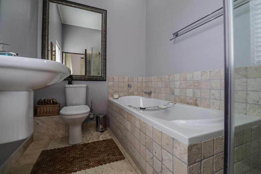 5 Bedroom Property for Sale in Oubaai Western Cape